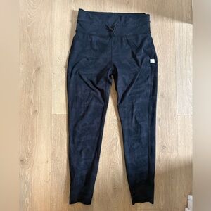 Vuori Women’s Black Camouflage Leggings